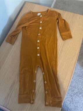 Kate Quinn 12-18 One-Piece Long Sleeve Snap Romper in nutmeg